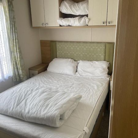 Stunning 3-Bed Caravan In クラクトン・オン・シー エクステリア 写真
