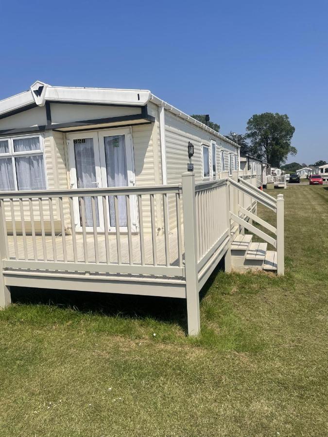 Stunning 3-Bed Caravan In クラクトン・オン・シー エクステリア 写真